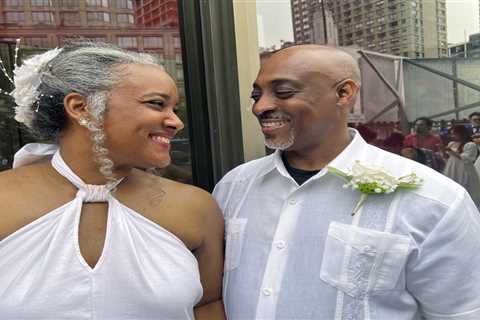 At New York's Lincoln Center, love is definitely in the air with a post-pandemic mass wedding