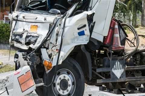 Navigating Truck Crash Injury Cases: Expert Advice From Clearwater Truck Accident Attorney